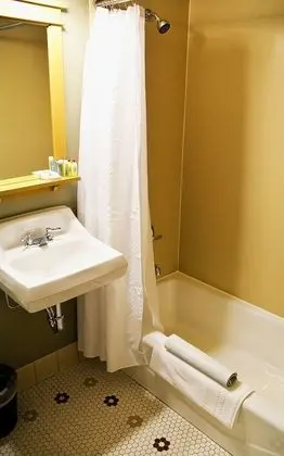 Oda, 1 Büyük (Queen) Boy Yatak, Özel Banyo