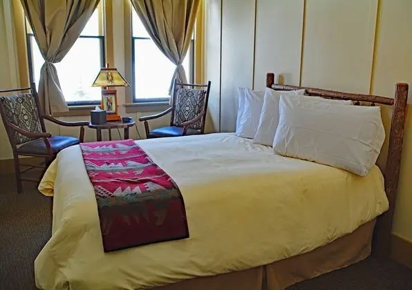 Oda, 1 Çift Kişilik Yatak, Ortak Banyo
