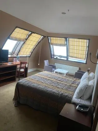 Economic Custom Room