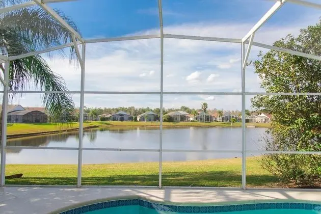 Ev (Fascinating Lake View with private po)
