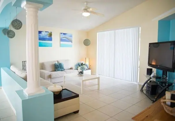 Ev (Fascinating Lake View with private po)
