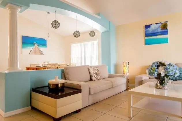 Ev (Fascinating Lake View with private po)