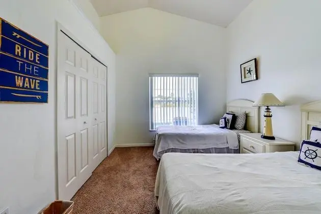 Ev (Fascinating Lake View with private po)