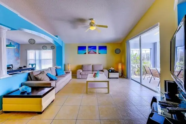 Ev (Fascinating Lake View with private po)