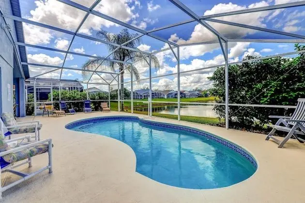 Ev (Fascinating Lake View with private po)