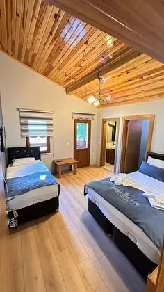 Deluxe Dört Kişilik Oda, Göl Manzaralı