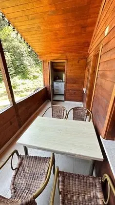 Deluxe Dört Kişilik Oda, Göl Manzaralı