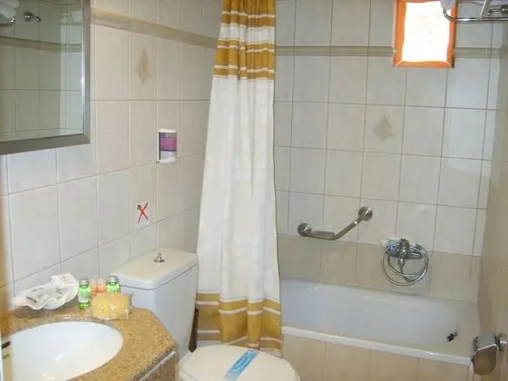 Üç Kişilik Oda