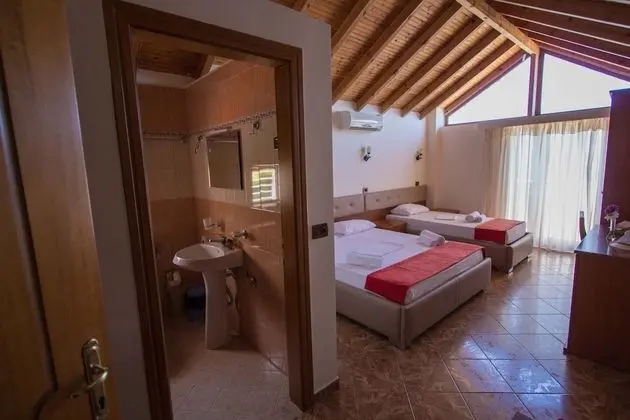 Üç Kişilik Oda, Deniz Manzaralı