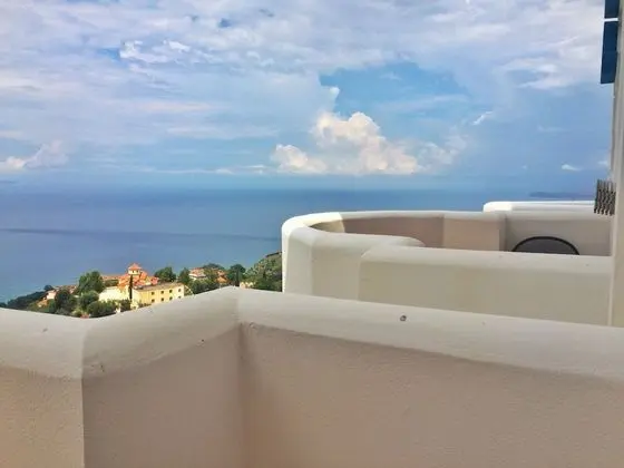 Üç Kişilik Oda, Deniz Manzaralı