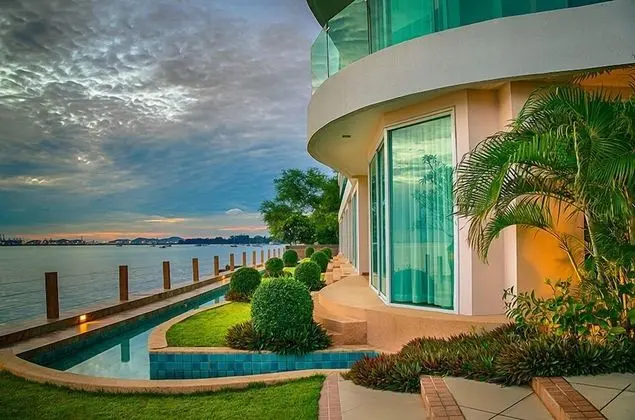 1 Bedroom Apartment with Seaview