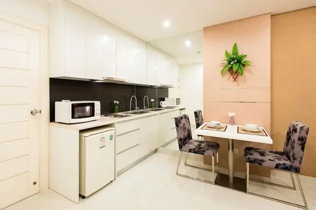 1 Bedroom Condo