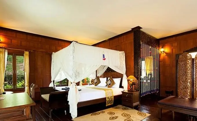 Thai House Bungalow (Beach Front)