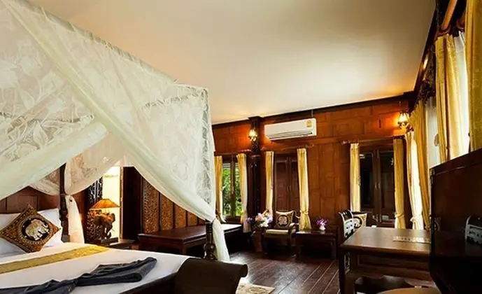 Thai House Bungalow (Beach Front)