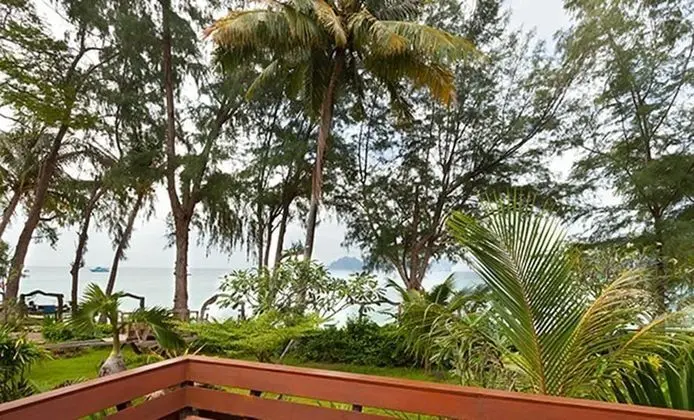 Thai House Bungalow (Beach Front)