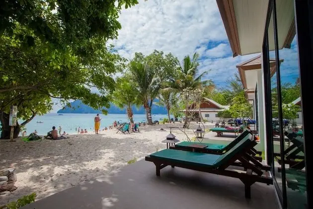Beachfront Villa Indoor Shower