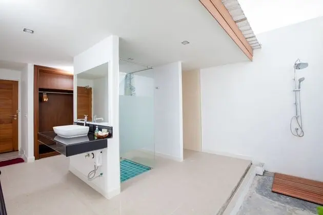 Beachfront Villa Outdoor Shower