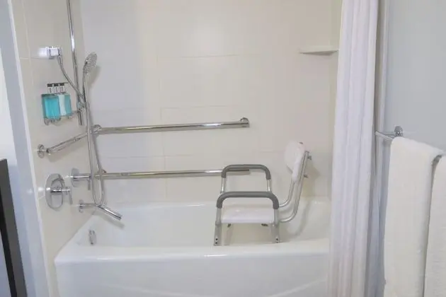 Oda, 1 En Büyük (King) Boy Yatak (Accessible Shower-Tub)