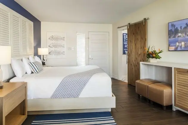Premium Room, 1 King Bed, Lanai (Garden View or Lagoon View)