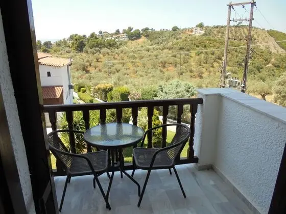 Standard Oda, Bahçeli