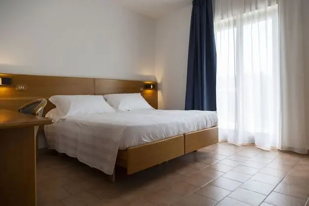 Tek Büyük veya İki Ayrı Yataklı Oda, Bahçe Manzaralı