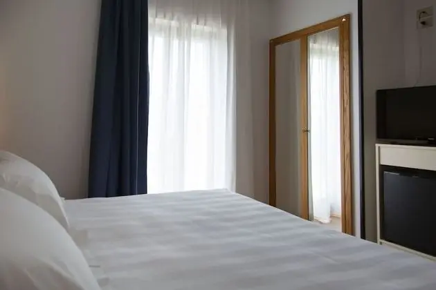 Tek Büyük veya İki Ayrı Yataklı Oda, Bahçe Manzaralı