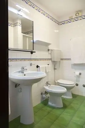 Tek Büyük veya İki Ayrı Yataklı Oda, Bahçe Manzaralı