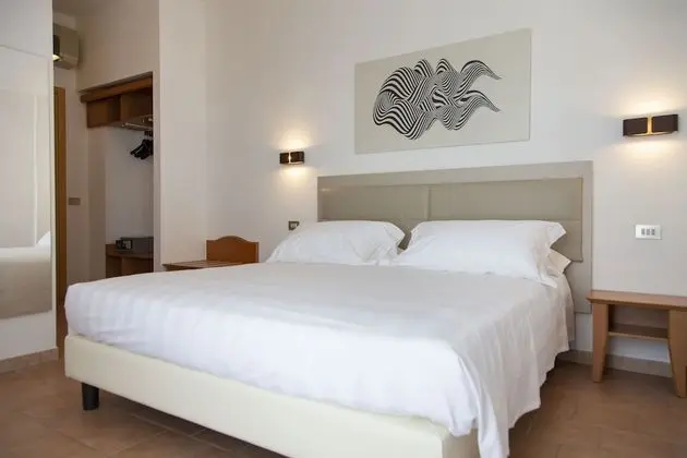 Tek Büyük veya İki Ayrı Yataklı Oda, Göl Manzaralı