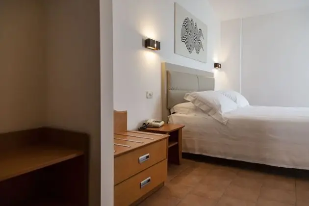 Tek Büyük veya İki Ayrı Yataklı Oda, Göl Manzaralı