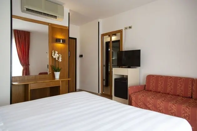 Üç Kişilik Oda, Bahçe Manzaralı