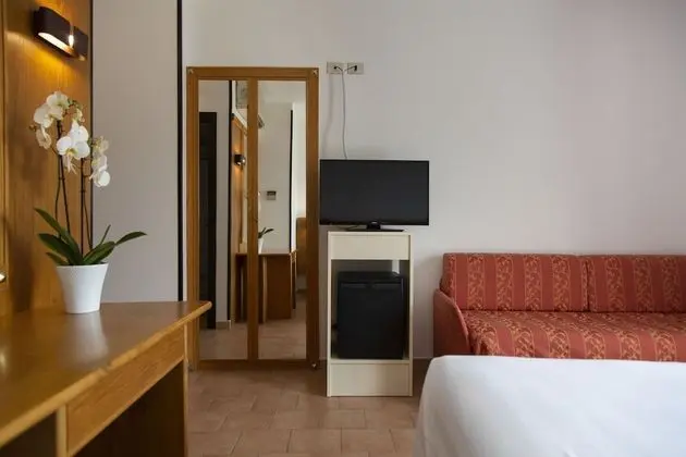 Üç Kişilik Oda, Bahçe Manzaralı