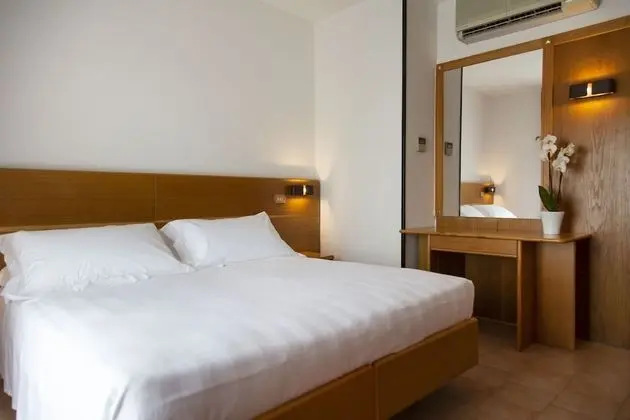 Üç Kişilik Oda, Bahçe Manzaralı