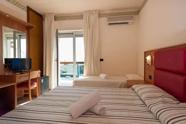 Classic Üç Kişilik Oda, Birden Çok Yatak, Sigara İçilmez