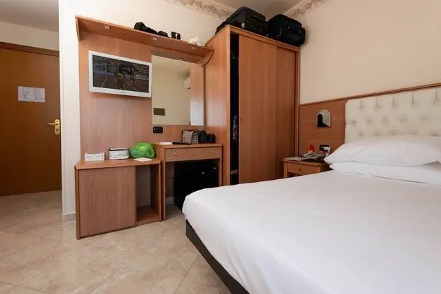 Tek Büyük Yataklı Oda, 1 Büyük (Queen) Boy Yatak, Sigara İçilmez