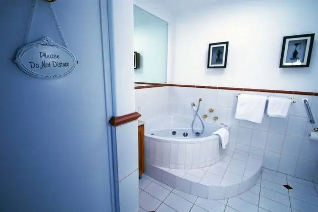 Deluxe Tek Büyük veya İki Ayrı Yataklı Oda, 1 Çift Kişilik veya 2 Tek Kişilik Yatak, Havuz Manzaralı