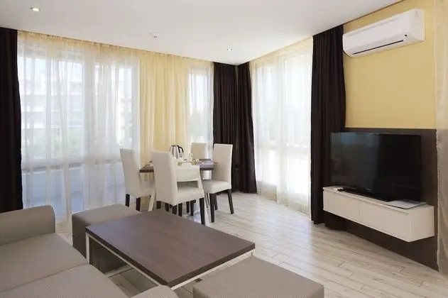 Süit, 1 Yatak Odası, Bahçe Manzaralı