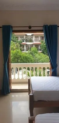 Superior Dört Kişilik Oda, Havuz Manzaralı