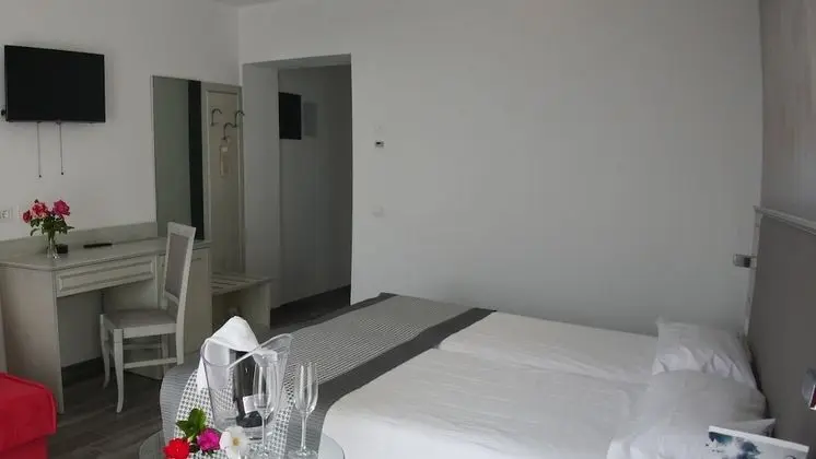 Economy Tek Büyük Yataklı Oda