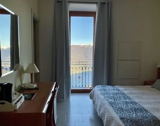 Junior Oda, Göl Manzaralı