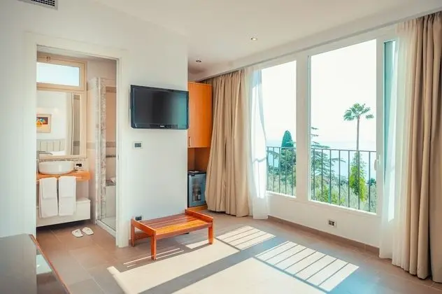 Panoramic Oda, Teras, Deniz Manzaralı (Sea and Etna view)