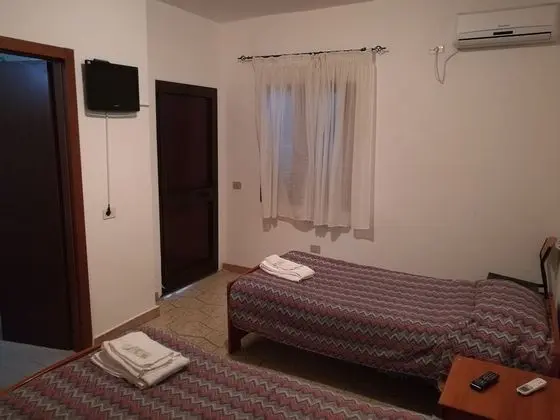 Economy Tek Büyük veya İki Ayrı Yataklı Oda