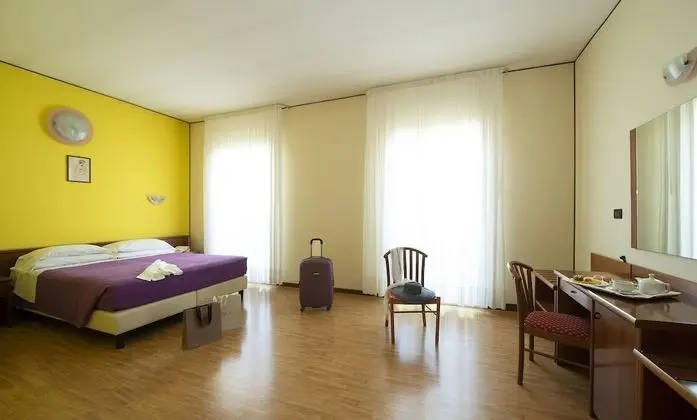 Tek Büyük veya İki Ayrı Yataklı Oda