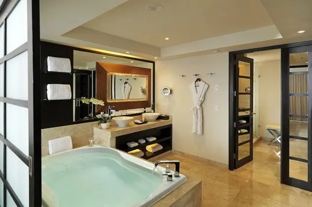 Master Suite Garden View