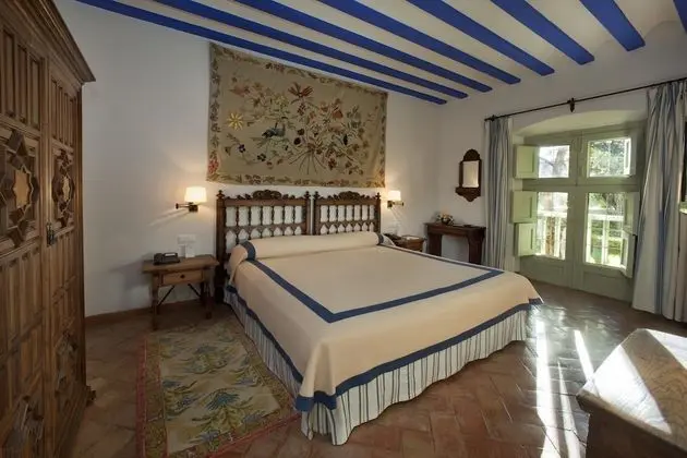 Junior Süit, 1 Büyük (Queen) Boy Yatak