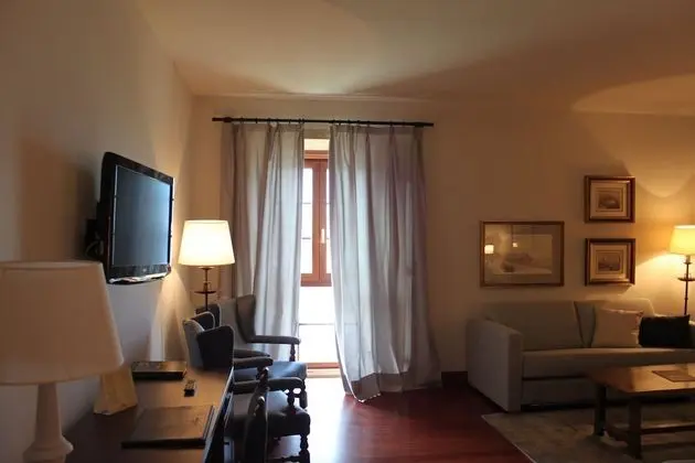 Junior Süit (1 queen bed or 2 single beds)