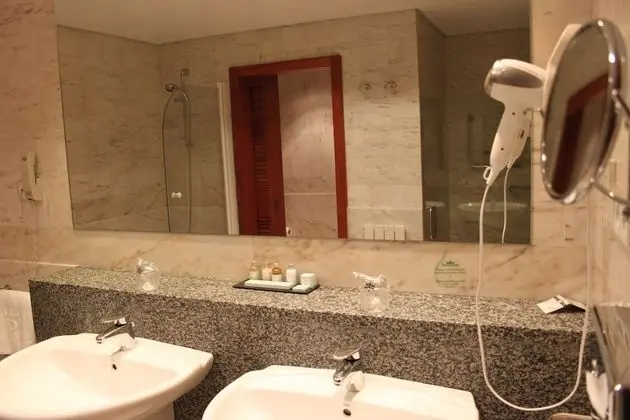 Junior Süit (1 queen bed or 2 single beds)