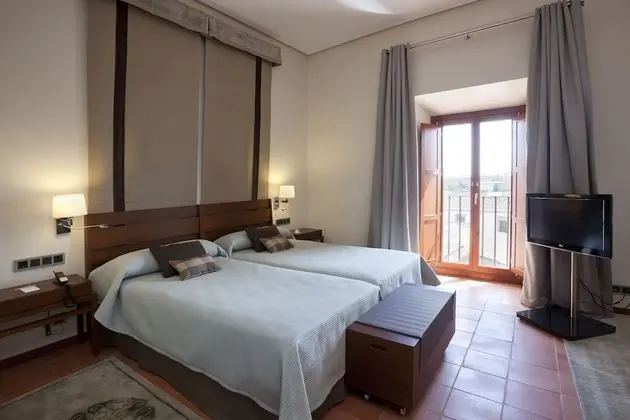 Standard Tek Büyük Yataklı Oda (2 Adults and 1 Child)