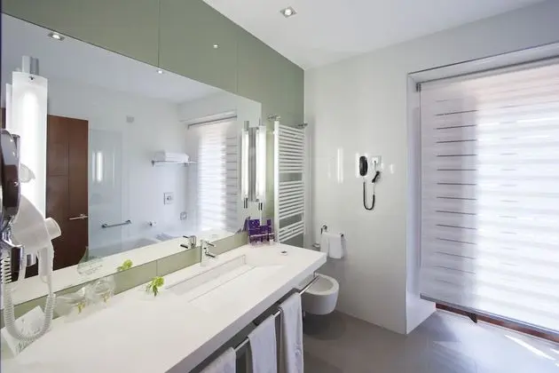 Standard Tek Büyük Yataklı Oda (2 Adults and 1 Child)