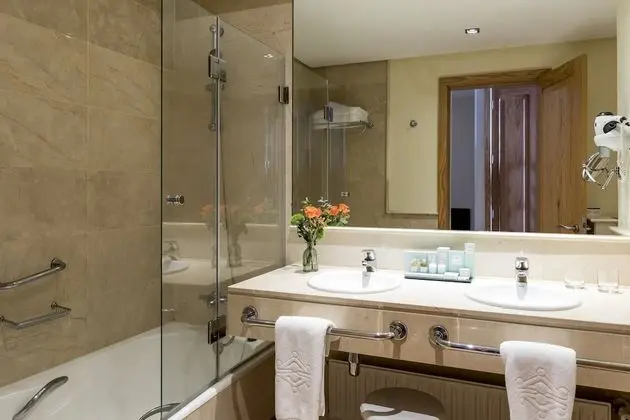 Standard Tek Büyük veya İki Ayrı Yataklı Oda (2 adults + 1 child)