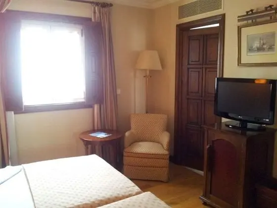 Basic Tek Büyük Yataklı Oda